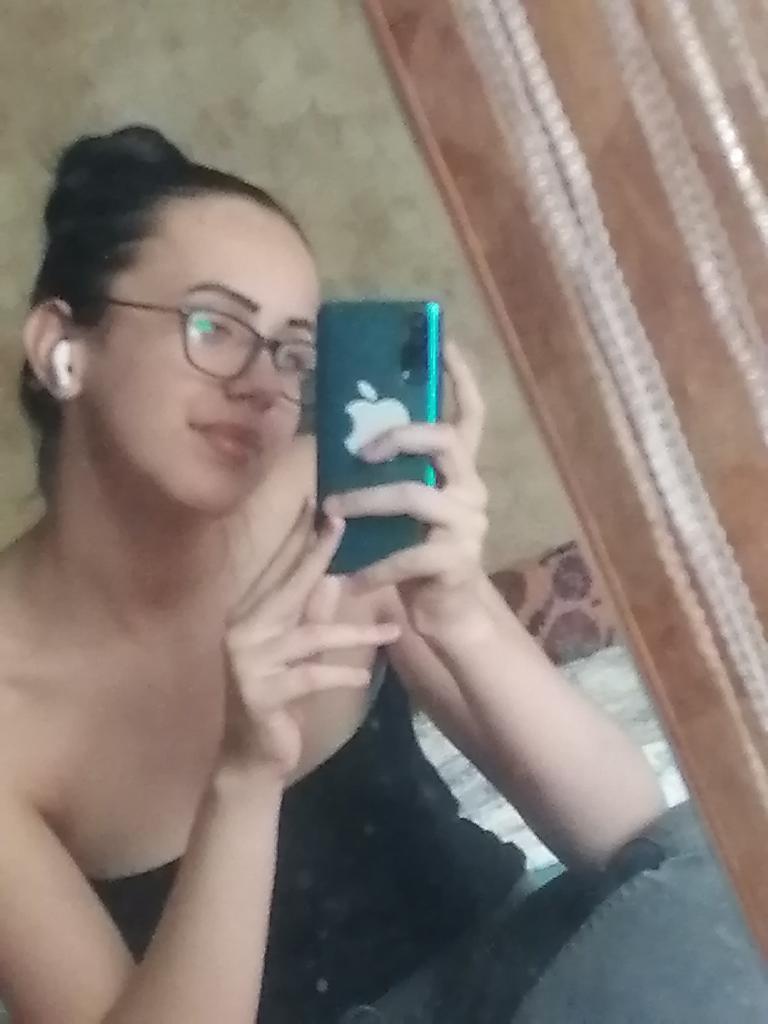 Vanessza422, 18