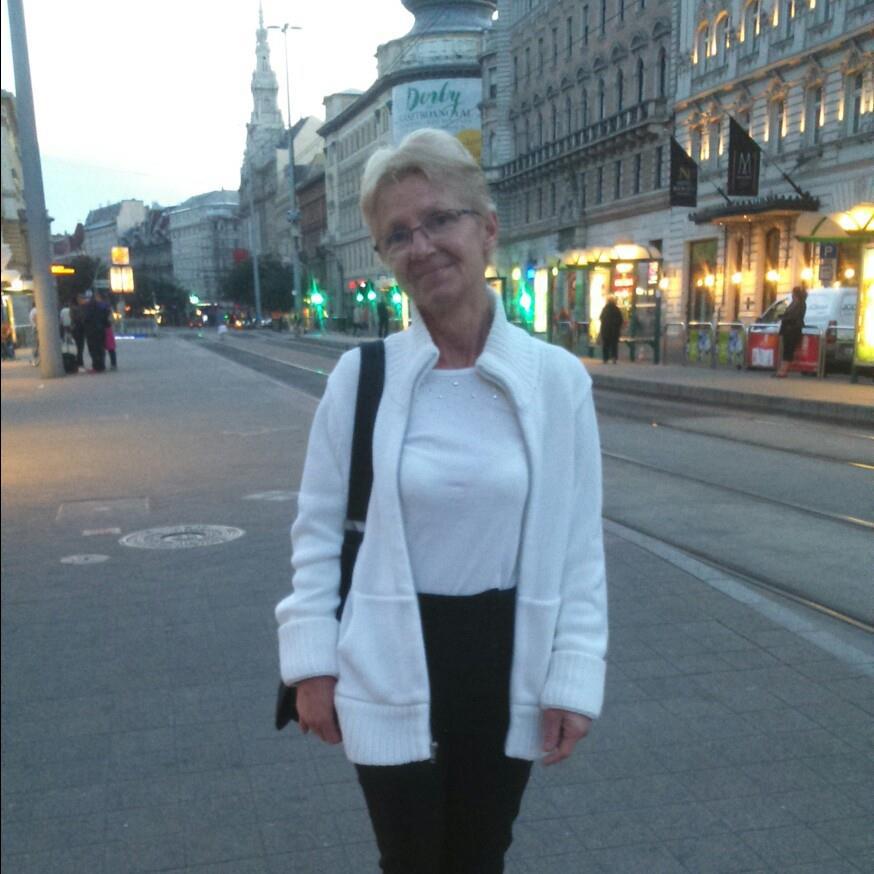 Kozákné Anikó, 65