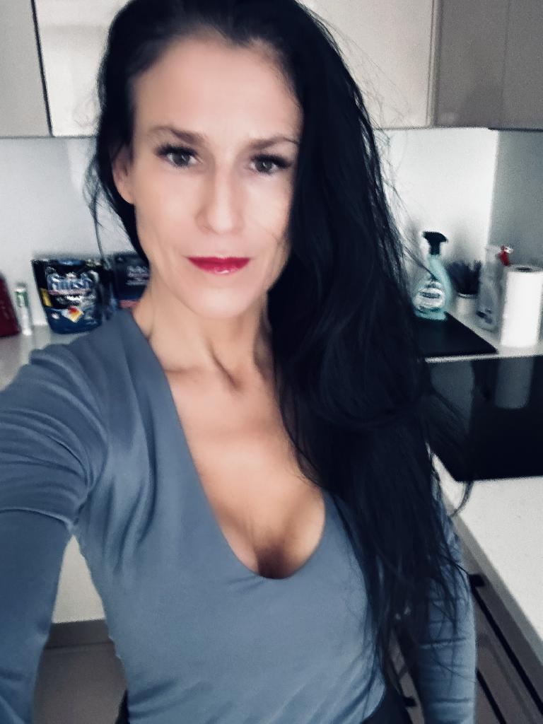 Anngelika, 43