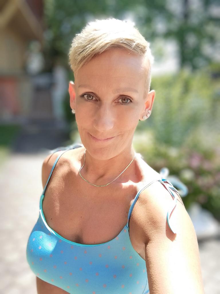 MonCherry, 52