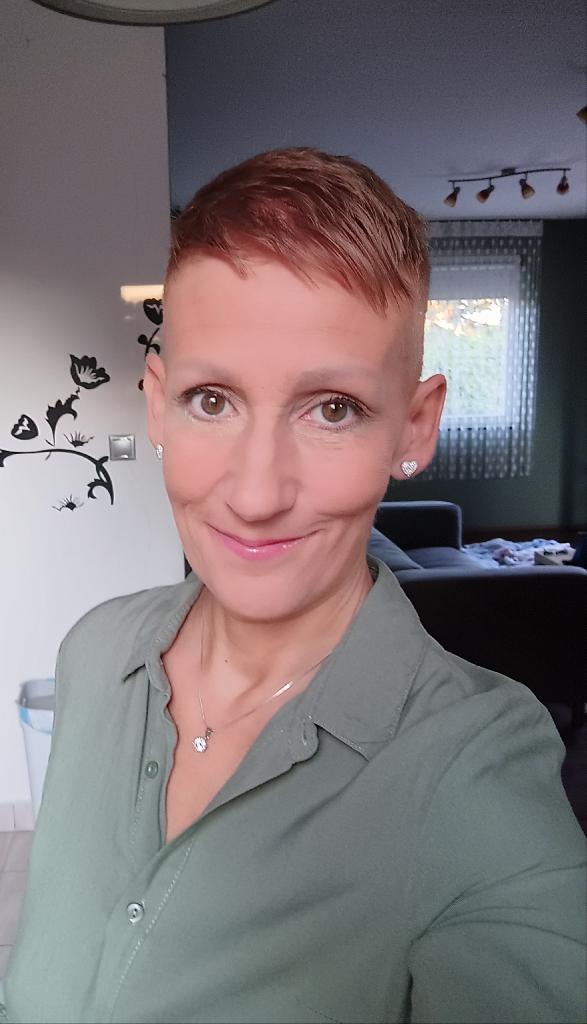 MonCherry, 52
