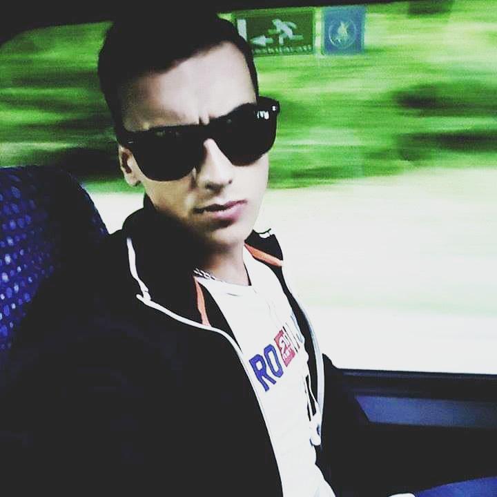 EazY, 30