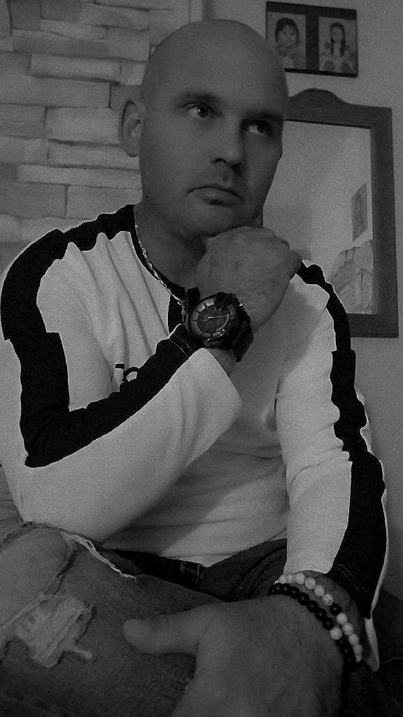 Nima, 42
