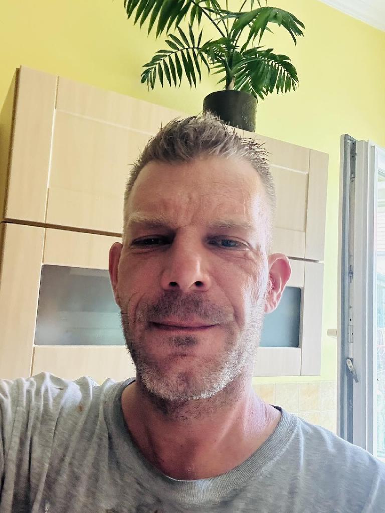 VárallaiRóbert, 47