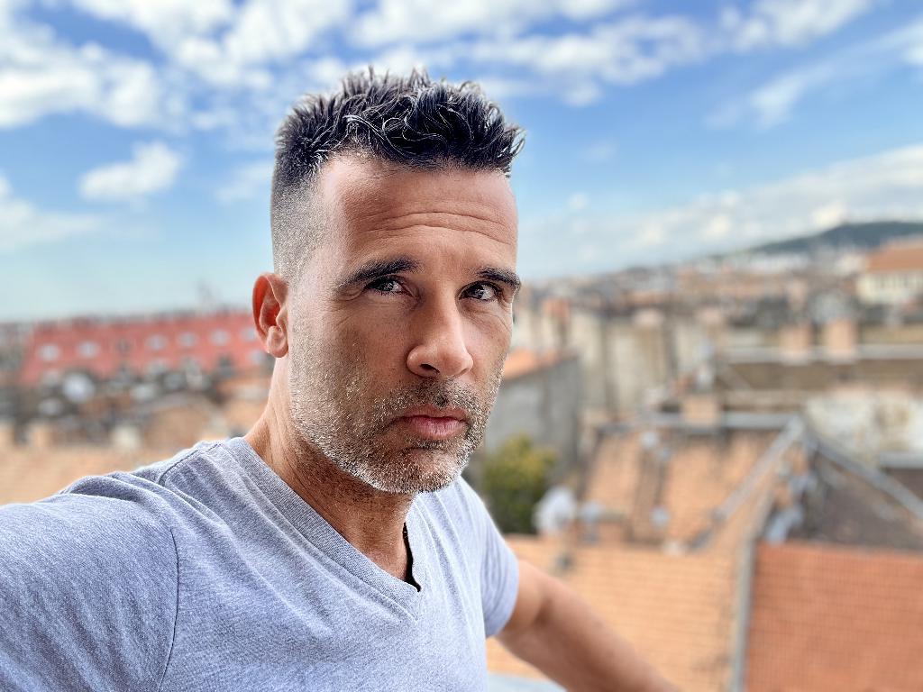 Scaltro, 49