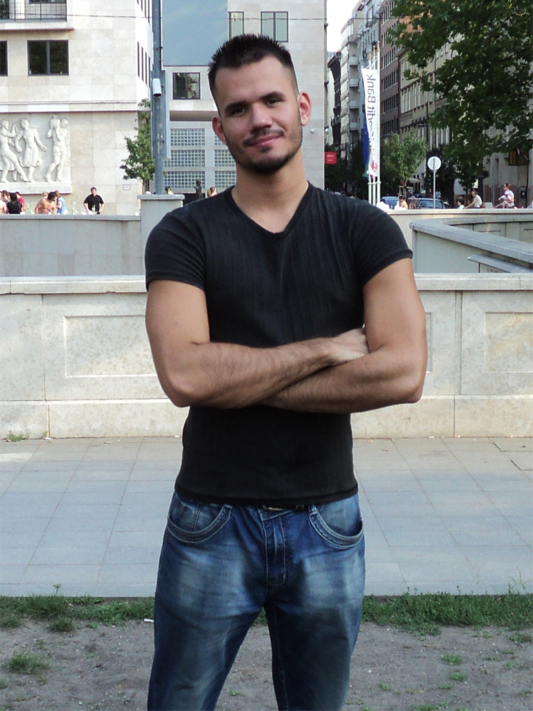 Ladislao Grande, 40