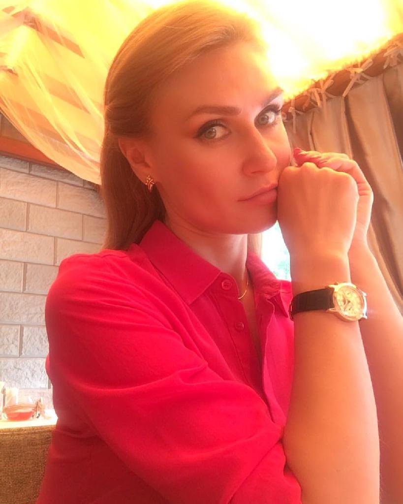 Hollyme, 32