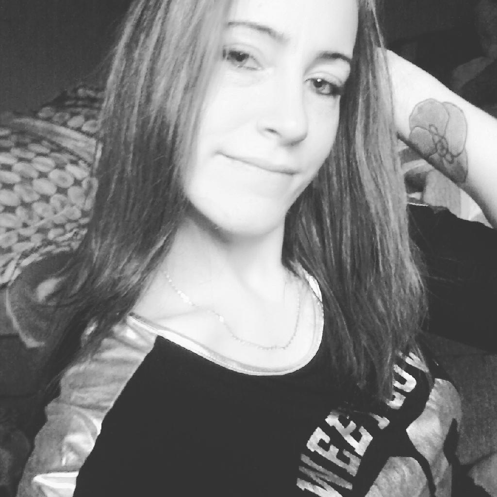 LindaLia, 43
