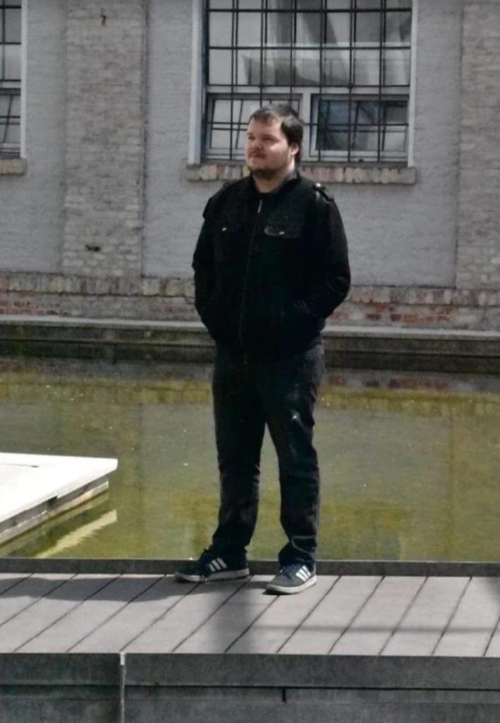 Fromiadrian, 24