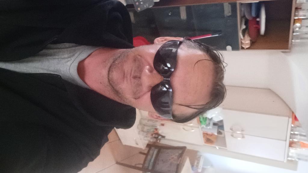 Ronald, 44